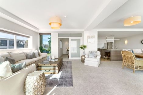 Photo of property in 2/154 Marine Parade, Mount Maunganui, 3116