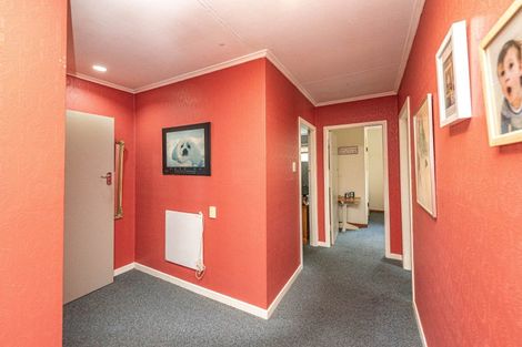 Photo of property in 2 Hillside Terrace, Saint Johns Hill, Whanganui, 4500