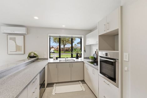 Photo of property in 12 Hatfield Place, Avonhead, Christchurch, 8042