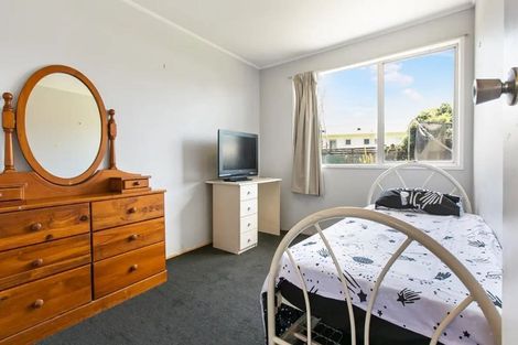 Photo of property in 19 Benton Place, Manurewa, Auckland, 2102