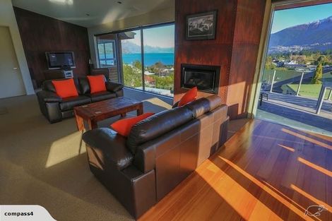 Photo of property in 17 Poplar Drive, Kelvin Heights, Queenstown, 9300