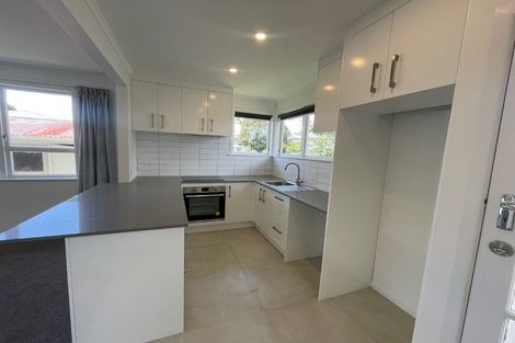 Photo of property in 35 Tarata Crescent, Mangere Bridge, Auckland, 2022