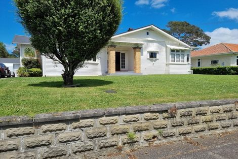 Photo of property in 7 Maungakiekie Avenue, Greenlane, Auckland, 1051
