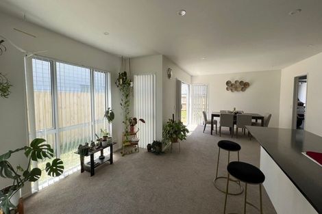 Photo of property in 10 Aeronautic Road, Takanini, 2112