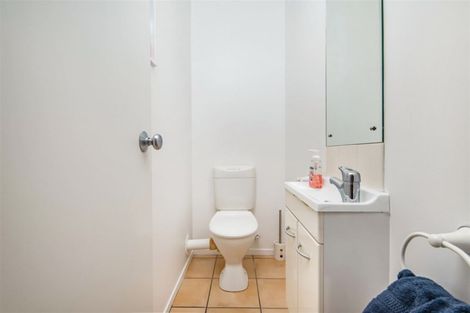 Photo of property in 3/42 Fields Parade, Oteha, Auckland, 0632