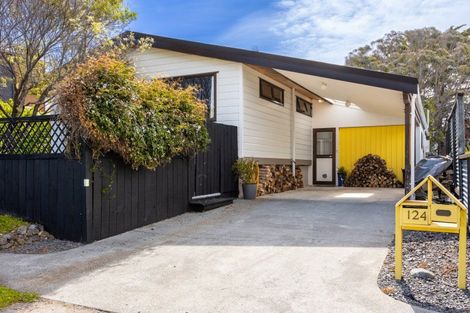 Photo of property in 124-126 Renown Road, Raumati South, Paraparaumu, 5032