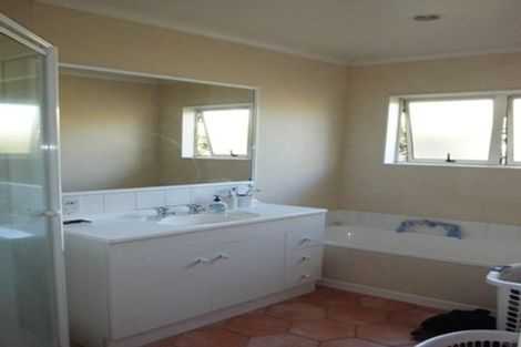 Photo of property in 4a Hugh Brown Drive, New Lynn, Auckland, 0600