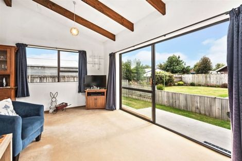 Photo of property in 92b Englefield Road, Northwood, Christchurch, 8051