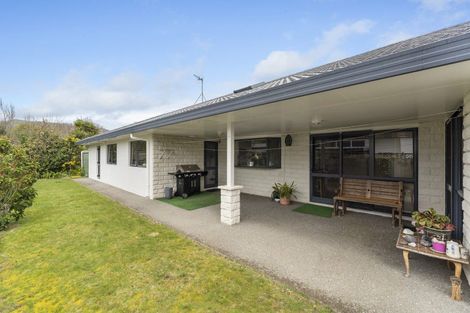 Photo of property in 14 Brookfield Place, Paraparaumu, 5032