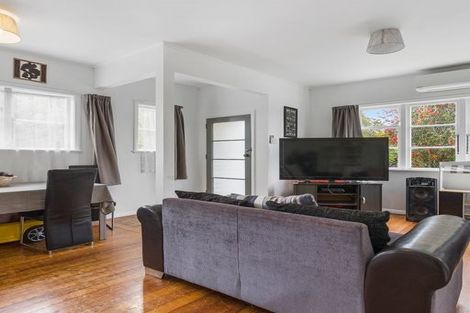 Photo of property in 182 Beach Haven Road, Beach Haven, Auckland, 0626