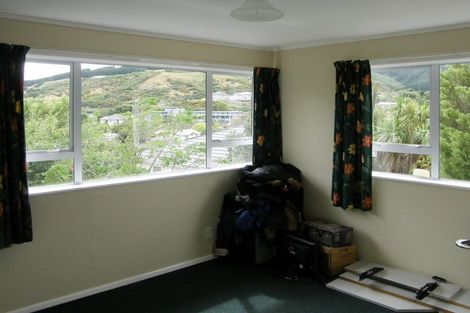 Photo of property in 37 Ranui Terrace, Tawa, Wellington, 5028