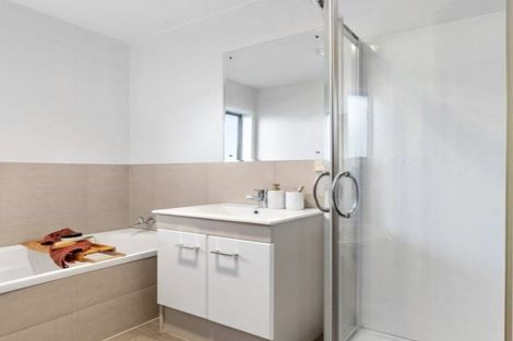 Photo of property in 2/15 Latham Avenue, Pakuranga, Auckland, 2010