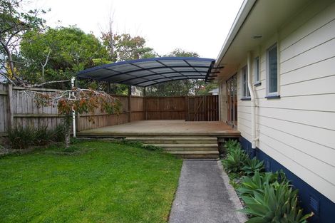 Photo of property in 4 Verena Place, Green Bay, Auckland, 0604