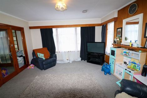 Photo of property in 1 Albert Street, Dannevirke, 4930