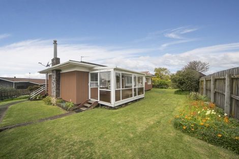 Photo of property in 18 Flagstaff Place, Massey, Auckland, 0614