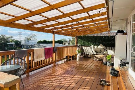 Photo of property in 60 Glen Marine Parade, Glendene, Auckland, 0602