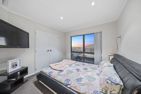 Photo of property in 14 Kereru Rise, Papakura, 2110