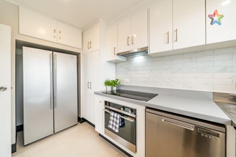 Photo of property in 4/30 London Road, Korokoro, Lower Hutt, 5012