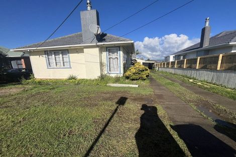 Photo of property in 6 Strid Road, Te Atatu South, Auckland, 0610