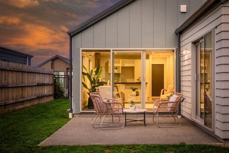 Photo of property in 11 Rotoiti Place, Paraparaumu, 5032