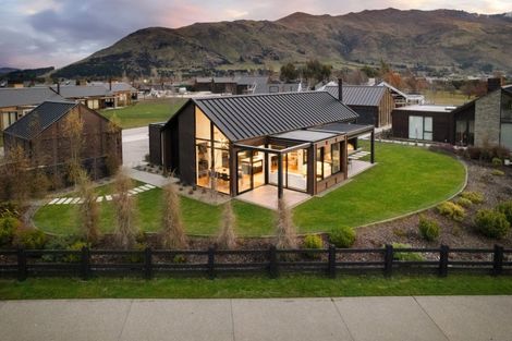 Photo of property in 2 Mccaw Mews, Wanaka, 9305