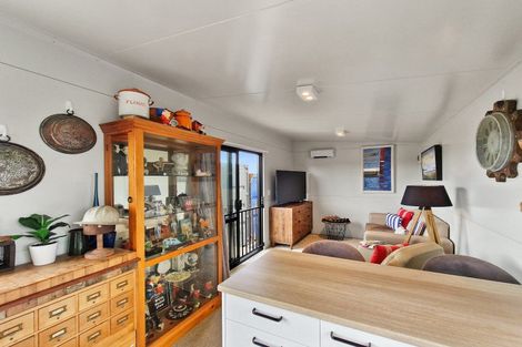 Photo of property in 64 Pratt Avenue, Foxton Beach, Foxton, 4815