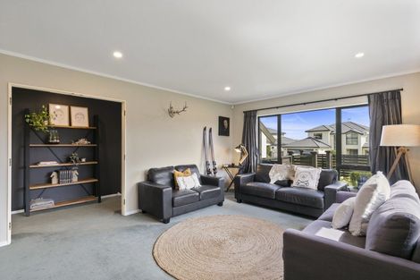 Photo of property in 141 Woodman Drive, Tawa, Wellington, 5028