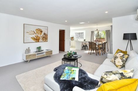 Photo of property in 2/4 Sunshine Place, Papakura, 2110