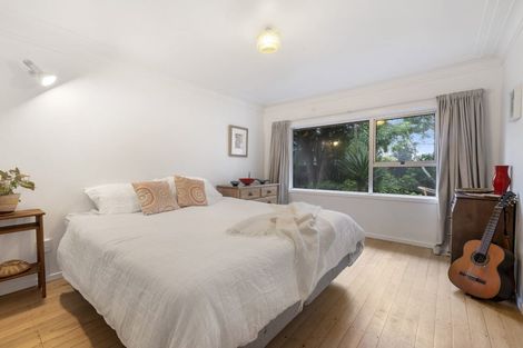 Photo of property in 36 Yeovil Road, Te Atatu Peninsula, Auckland, 0610