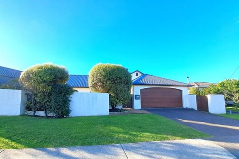 Photo of property in 1/2 Tobruk Crescent, Milford, Auckland, 0620
