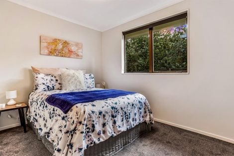 Photo of property in 2/4 Elizabeth Drive, West Harbour, Auckland, 0618