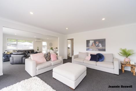 Photo of property in 14 Freedom Drive, Kelvin Grove, Palmerston North, 4414