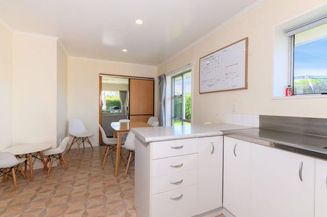 Photo of property in 72 Salisbury Road, Birkdale, Auckland, 0626