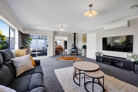 Photo of property in 1 Nikau Street, Inglewood, 4330