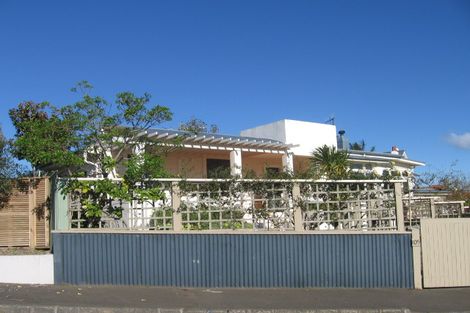 Photo of property in 105 Thompson Road, Bluff Hill, Napier, 4110