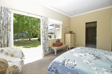 Photo of property in 26 Deller Drive, Carterton, 5713