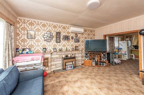 Photo of property in 4 Tongariro Street, Castlecliff, Whanganui, 4501