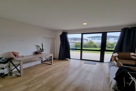Photo of property in 19 Hakinakina Drive, Flat Bush, Auckland, 2019