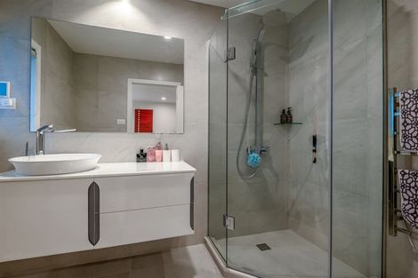 Photo of property in 13a Parr Terrace, Castor Bay, Auckland, 0620