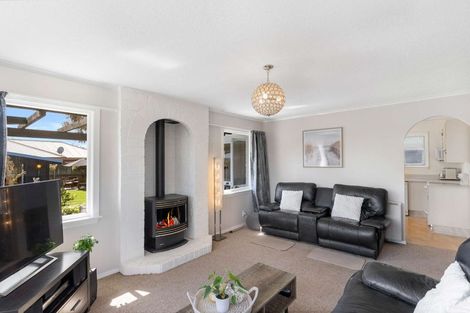 Photo of property in 77 Farquhars Road, Redwood, Christchurch, 8051