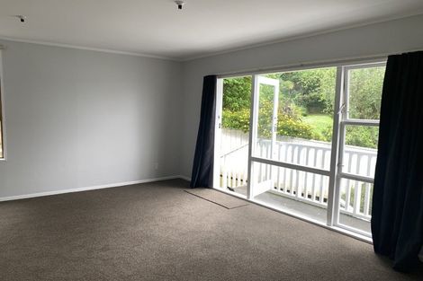 Photo of property in 7b Taka Grove, Normandale, Lower Hutt, 5010