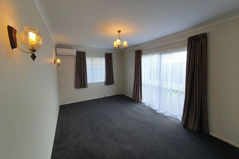 Photo of property in 2/62 Aviemore Drive, Highland Park, Auckland, 2010