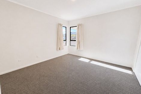 Photo of property in 3 Kadina Place, Botany Downs, Auckland, 2010