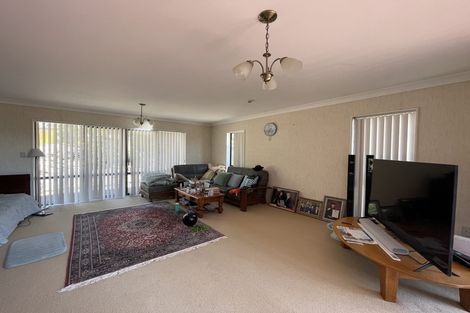 Photo of property in 10 Ewhurst Place, Goodwood Heights, Auckland, 2105