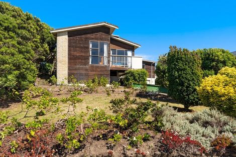 Photo of property in 33 Oratia Street, Waikanae Beach, Waikanae, 5036