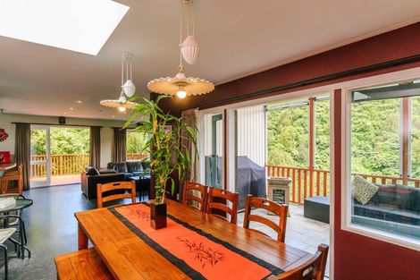 Photo of property in 64 Pomare Road, Tirohanga, Lower Hutt, 5010