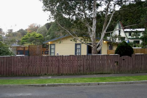 Photo of property in 1 Lowry Crescent, Stokes Valley, Lower Hutt, 5019
