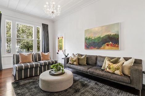 Photo of property in 8 Maritime Terrace, Birkenhead, Auckland, 0626