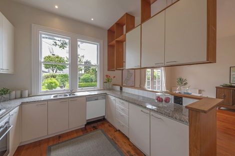 Photo of property in 2 North Terrace, Kelburn, Wellington, 6012