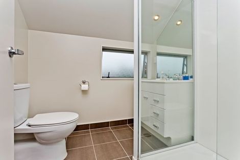 Photo of property in 15a Nimstedt Avenue, Oteha, Auckland, 0632